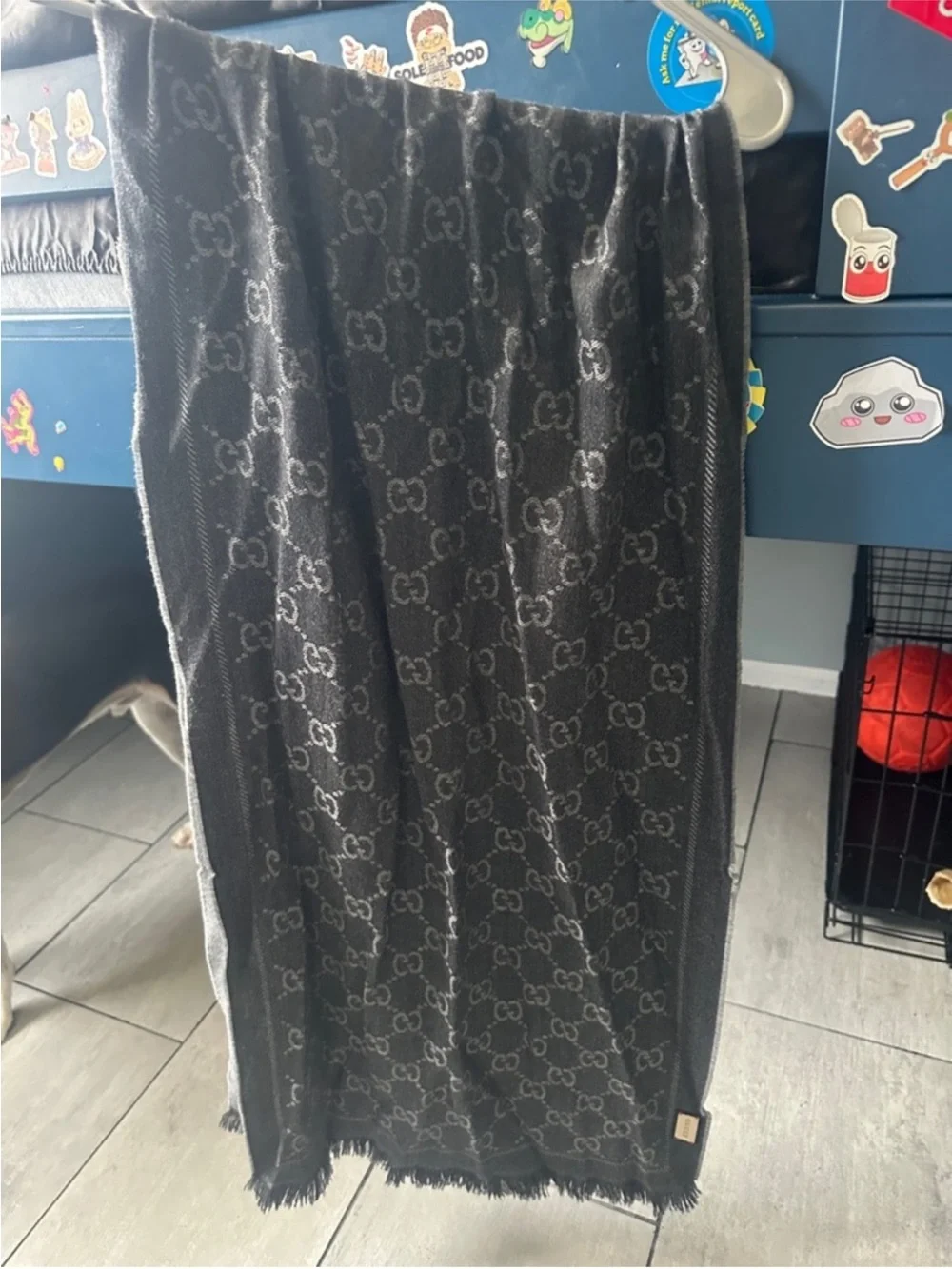 Gucci Grey GG Jacquard Wool-Blend Scarf - Picture 2 of 4